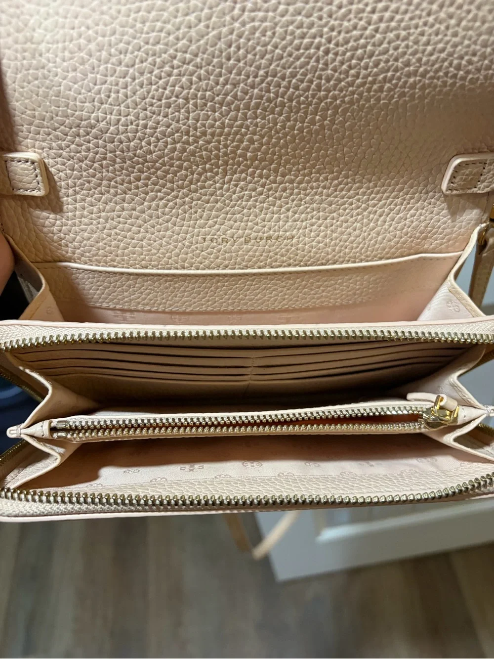 Tory Burch Pebbled Leather Crossbody Bag in Light pink